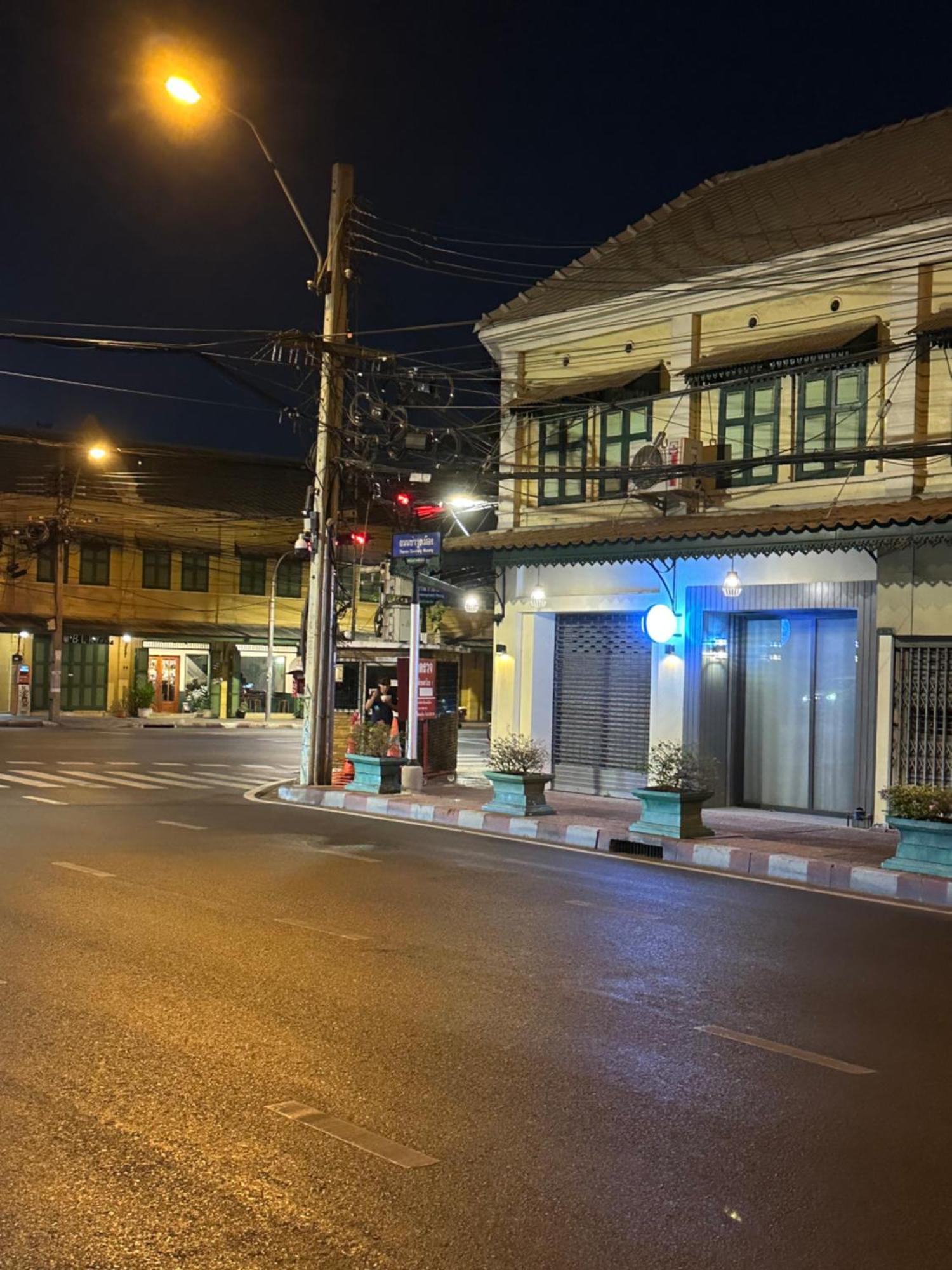 Victory Place Bangkok Exterior photo